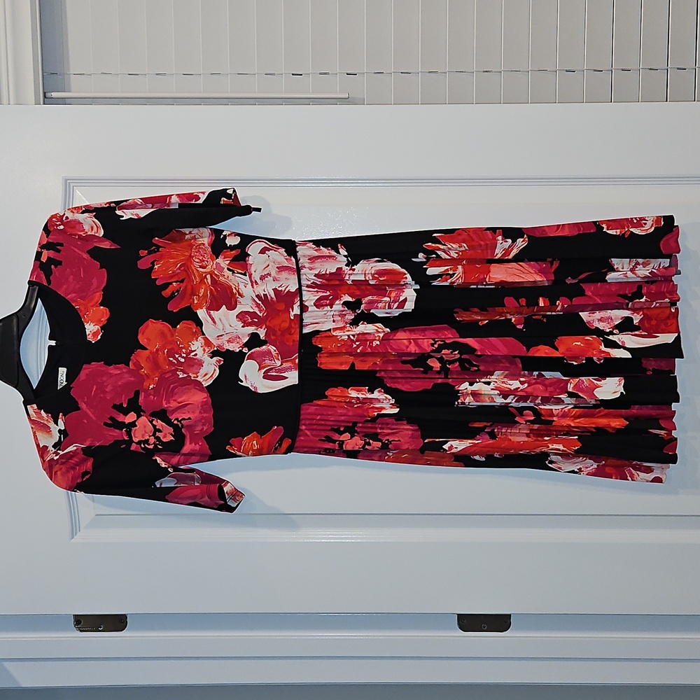 Maggy London Floral Black, Red White, and Pink Women's Dress. Women's Size 4